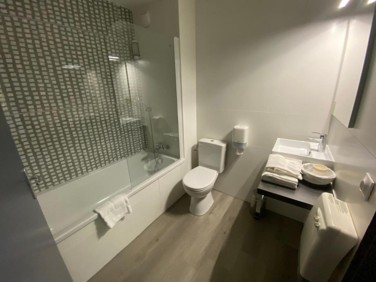 La Roseliere Hotel Saint-Quentin-Fallavier Eksteriør billede