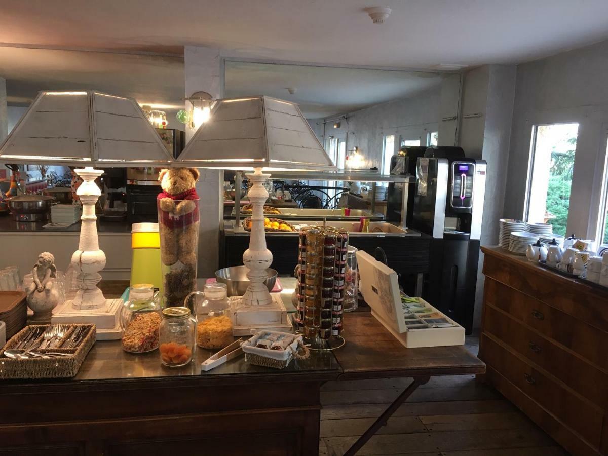 La Roseliere Hotel Saint-Quentin-Fallavier Eksteriør billede